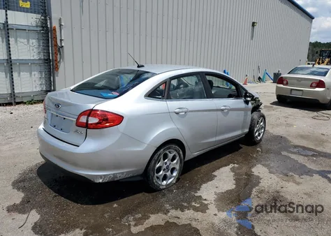 2013 Ford Fiesta Titanium z USA, uszkodzony, nr VIN 3FADP4CJ0DM191453